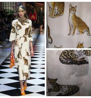 Шелк Dolce&Gabbana принт кошки на бежевом фоне | Textile Plaza