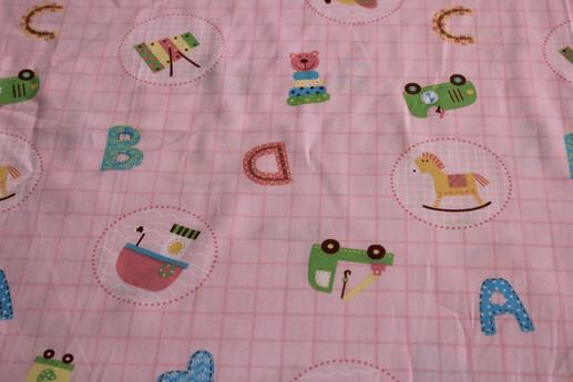 Тканина для дитячого постільної білизни, іграшки, рожевий фон у клітинку | Textile Plaza