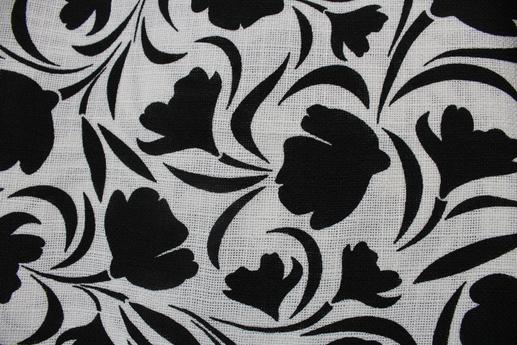 Костюмная ткань жаккард, черные цветы на белом фоне | Textile Plaza