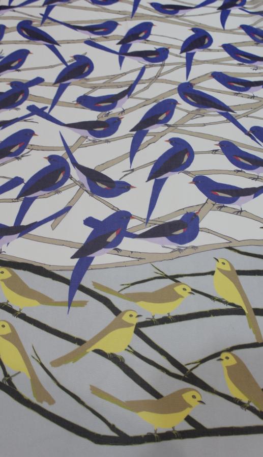 Шовк-шифон Stella McCartney сині-жовті птиці на біло-сірому фоні | Textile Plaza