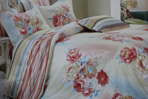 Сатин для постельного белья, большие цветы, розово-бежевый фон | Textile Plaza