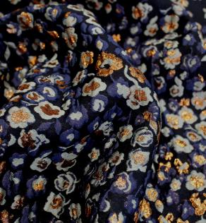 Тафта жаккард Италия принт медно-золотые и серые цветы на синем фоне | Textile Plaza