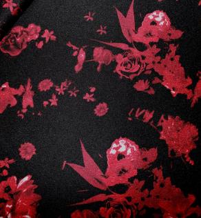 Шифон-шовк McQueen червоний квітковий принт на чорному тлі | Textile Plaza