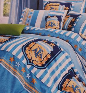 Сатин для постельного белья, принт эмблемы, бело-голубая гамма | Textile Plaza