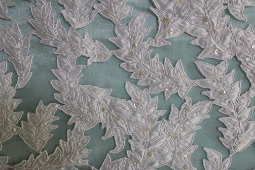 Сетка вышивка, белые листья на голубом | Textile Plaza