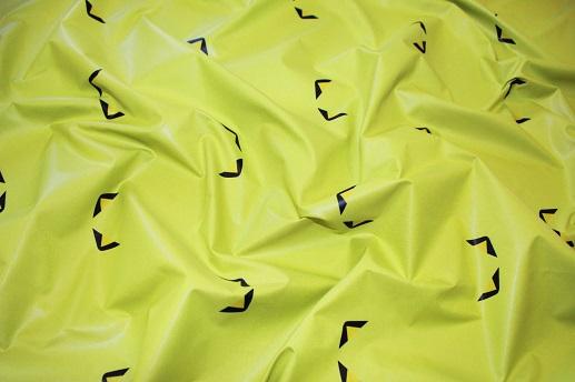 Плащевая ткань, принт треугольники на желтом | Textile Plaza