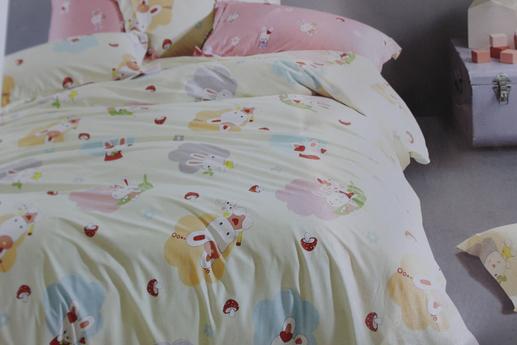 Тканина для дитячої постільної білизни, зайчики, грибочки, різнокольорові хмарки | Textile Plaza