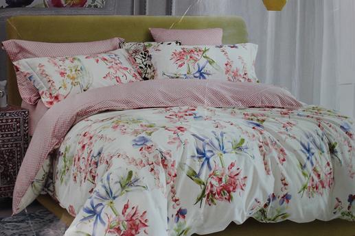 Сатин для постельного белья, розовые и синие цветы на белом фоне | Textile Plaza