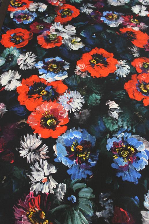 Шовк з еластаном Dolce&Gabbana яскраві квіти на чорному фоні | Textile Plaza